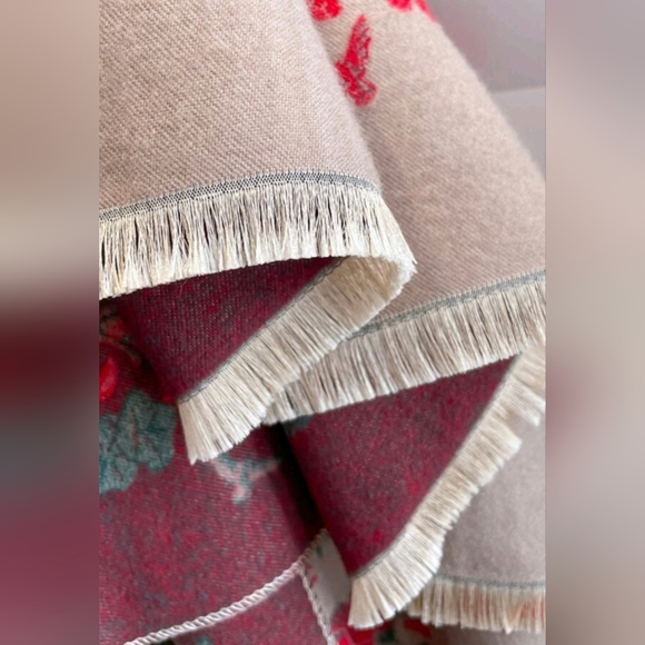 Floral jacquard large winter scarf - Picture 4 of 4